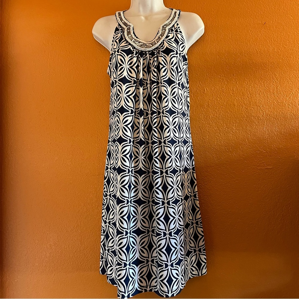 Pretty Sleeveless Dress by Apt9